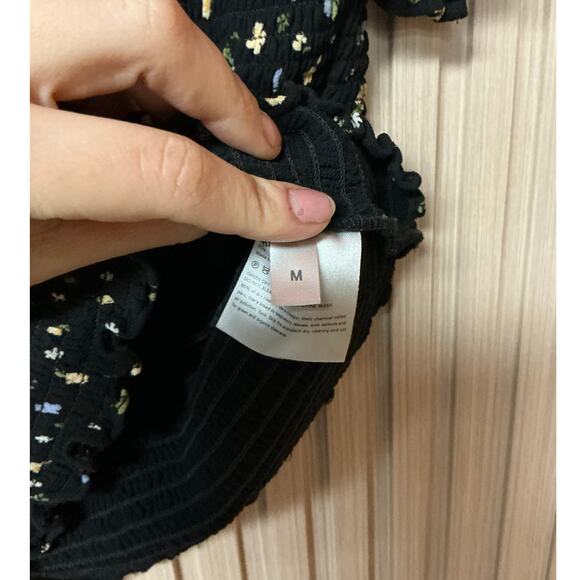 Reformation Smocked Puff Sleeve Blouse Black Floral Print Size M - Picture 4 of 6